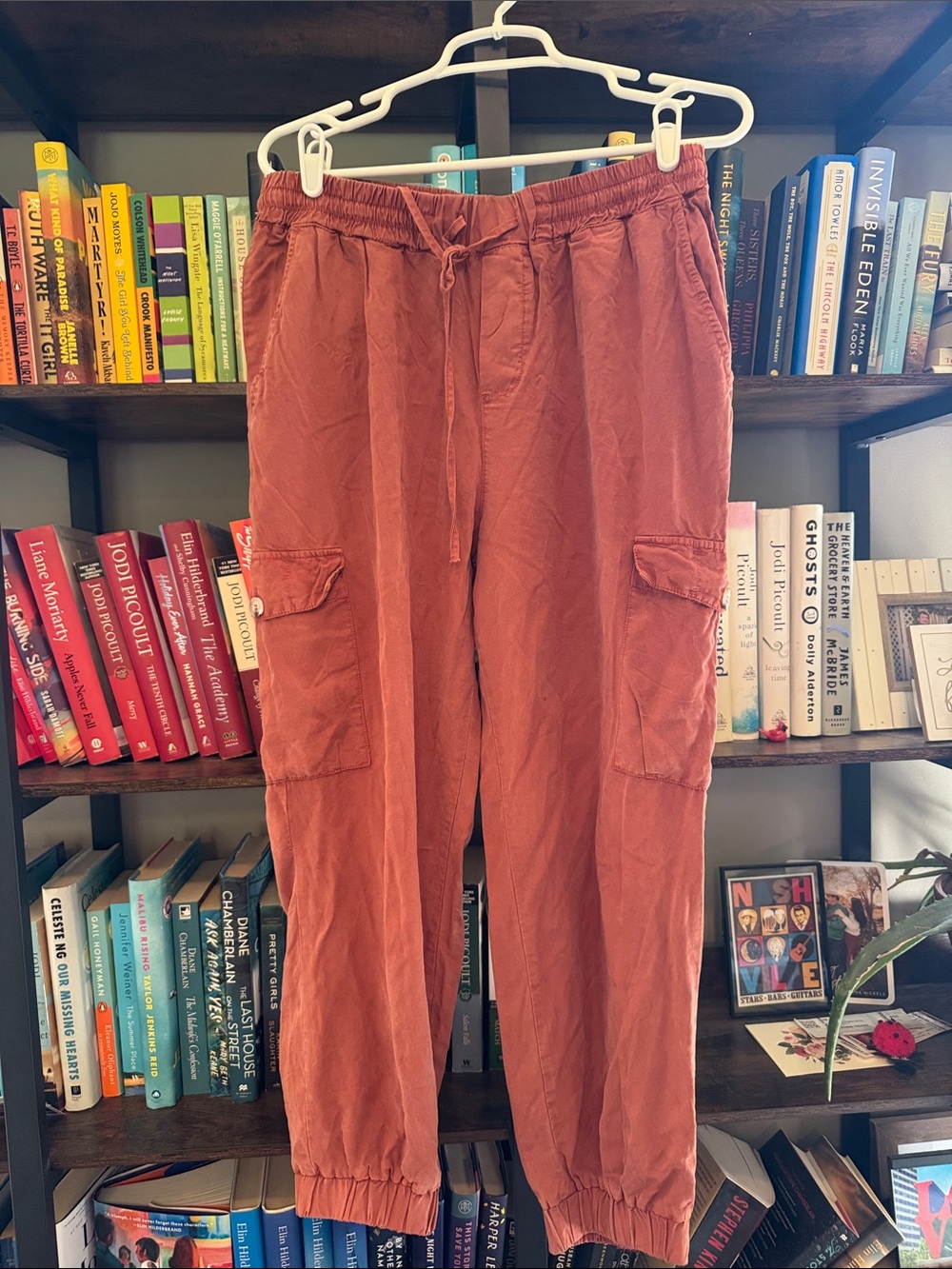 Women’s Cargo Jogger Pants - Rust